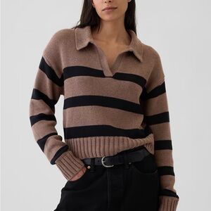 GAP Women's Brown and Black Striped V-Neck Sweater